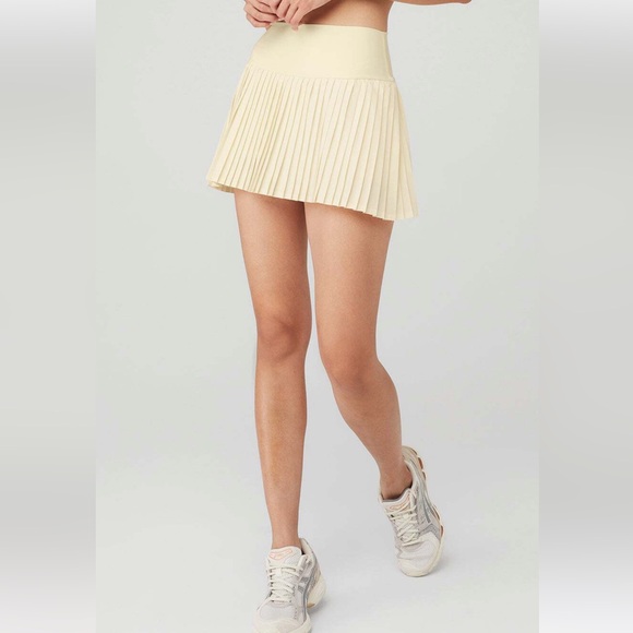 Crop top & Skirt - Picture 2 of 7